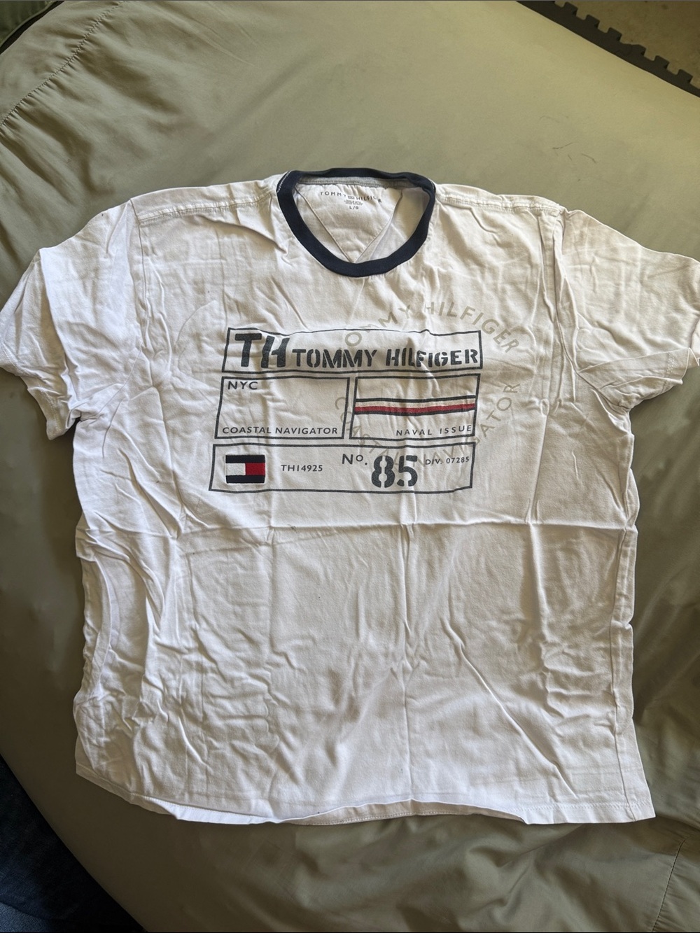 Tommy Hilfiger White Short Sleeve Logo Graphic Tee with Navy Trim